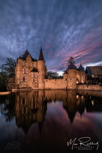 Burg Satzvey im Sonnenuntergang