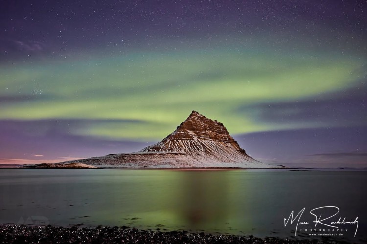 Polarlichter über dem Kirkjufell Berg Island