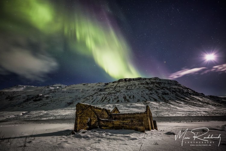 Polarlichter mit Lost Place