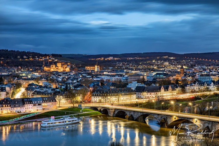 Blick auf Trier mit Kaiser Wilhelm Brücke