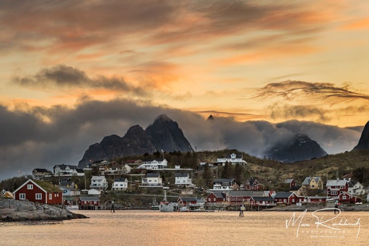 Sonnenuntergang in Reine Lofoten