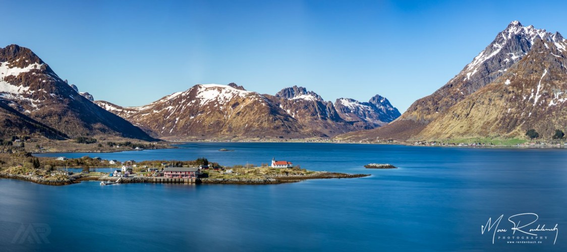 Die Insel Sildpollneset mit der Sildpollness Kirche Lofoten Norwegen
